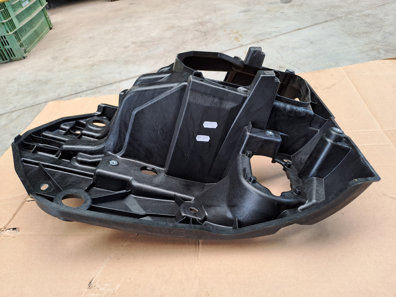 Neuwertiger Träger für Scheinwerfer MAN TG3 rechts, Artikel - Nr. : 81.41610 - 5838 / 5837 - Feu avant pour Camion: photos 3 Neuwertiger Träger für Scheinwerfer MAN TG3 rechts, Artikel - Nr. : 81.41610 - 5838 / 5837 - Feu avant pour Camion: photos 3