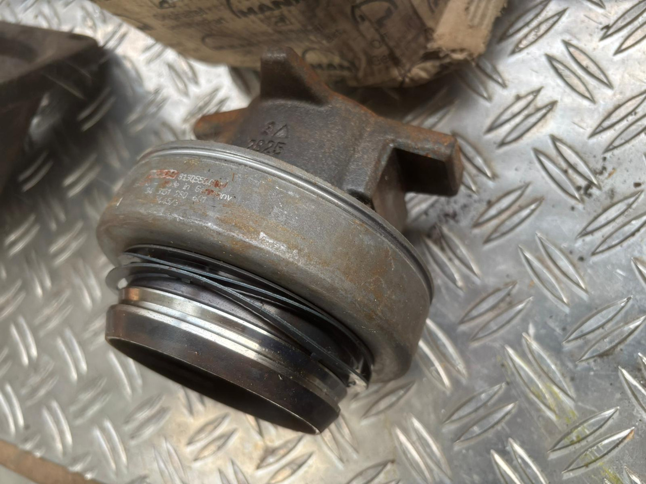 Neuwertiges MAN Ausrücklager, Kupplungssatz, Artikel - Nr. : 81.30550 - 0109 - Embrayage et pièces pour Camion: photos 1 Neuwertiges MAN Ausrücklager, Kupplungssatz, Artikel - Nr. : 81.30550 - 0109 - Embrayage et pièces pour Camion: photos 1