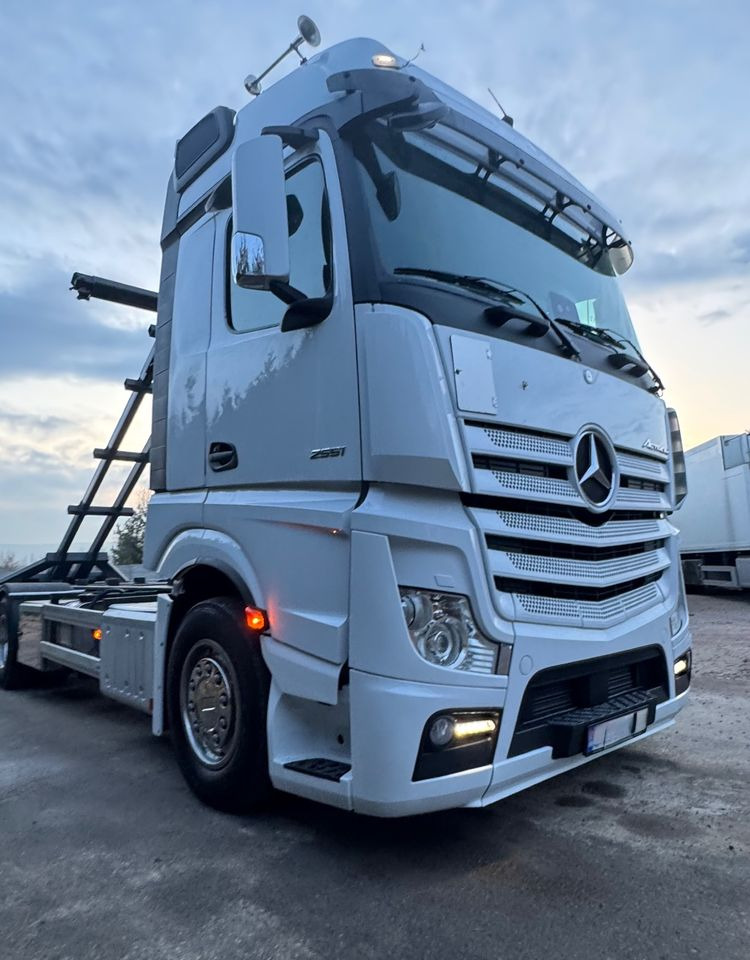 Mercedes-Benz ACTROS / 2553 / ACC / E 6 / MP 5 /TIPPER, BDF ,WYWROT / RETARDER/ GIGA SPACE/Niski Przebieg 366 Tys Km! ASO - Camion fourgon: photos 2 Mercedes-Benz ACTROS / 2553 / ACC / E 6 / MP 5 /TIPPER, BDF ,WYWROT / RETARDER/ GIGA SPACE/Niski Przebieg 366 Tys Km! ASO - Camion fourgon: photos 2