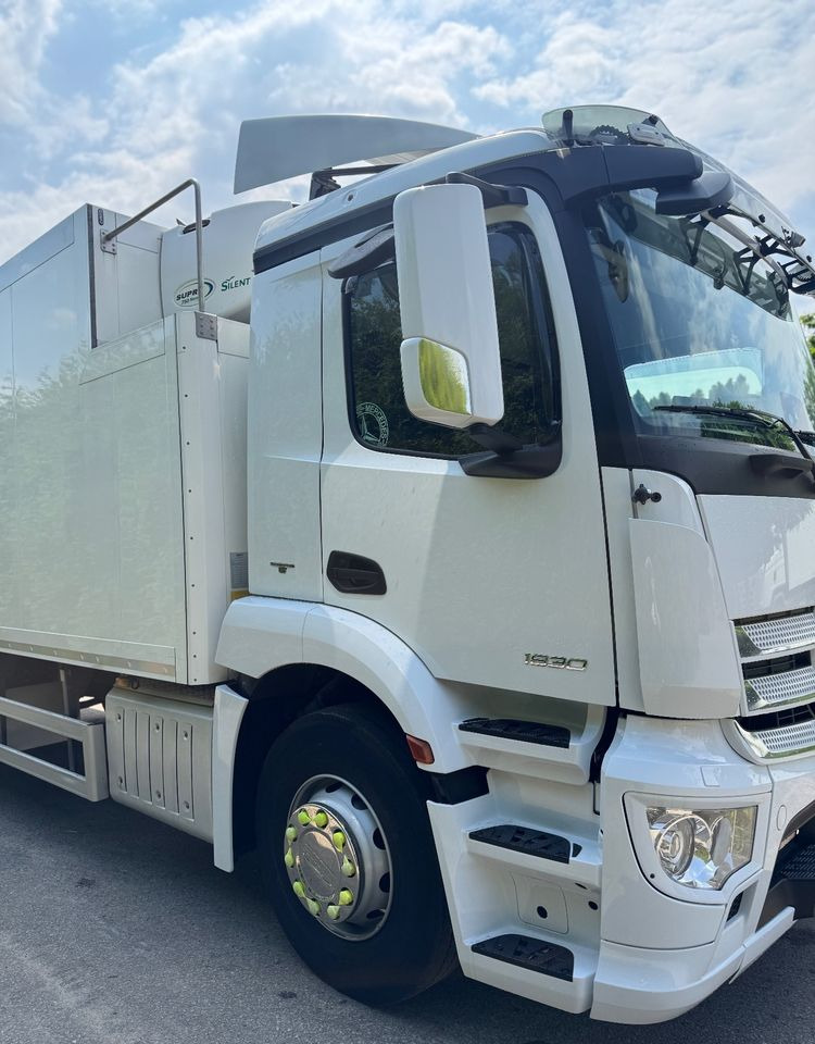 Mercedes-Benz ANTOS /1830/E 6/Chłodnia +Winda /18 Palet / Niski Przebieg122 Tys Km! - Camion frigorifique: photos 5 Mercedes-Benz ANTOS /1830/E 6/Chłodnia +Winda /18 Palet / Niski Przebieg122 Tys Km! - Camion frigorifique: photos 5
