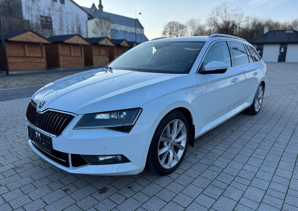 Skoda Superb 2.0 TSI 4x4 DSG SportLine - Voiture break: photos 2 Skoda Superb 2.0 TSI 4x4 DSG SportLine - Voiture break: photos 2