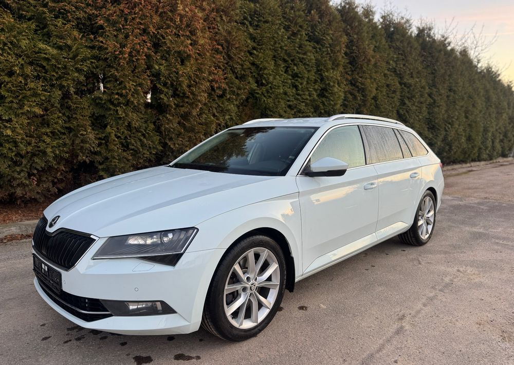 Skoda Superb 2.0 TSI 4x4 DSG SportLine - Voiture break: photos 4 Skoda Superb 2.0 TSI 4x4 DSG SportLine - Voiture break: photos 4