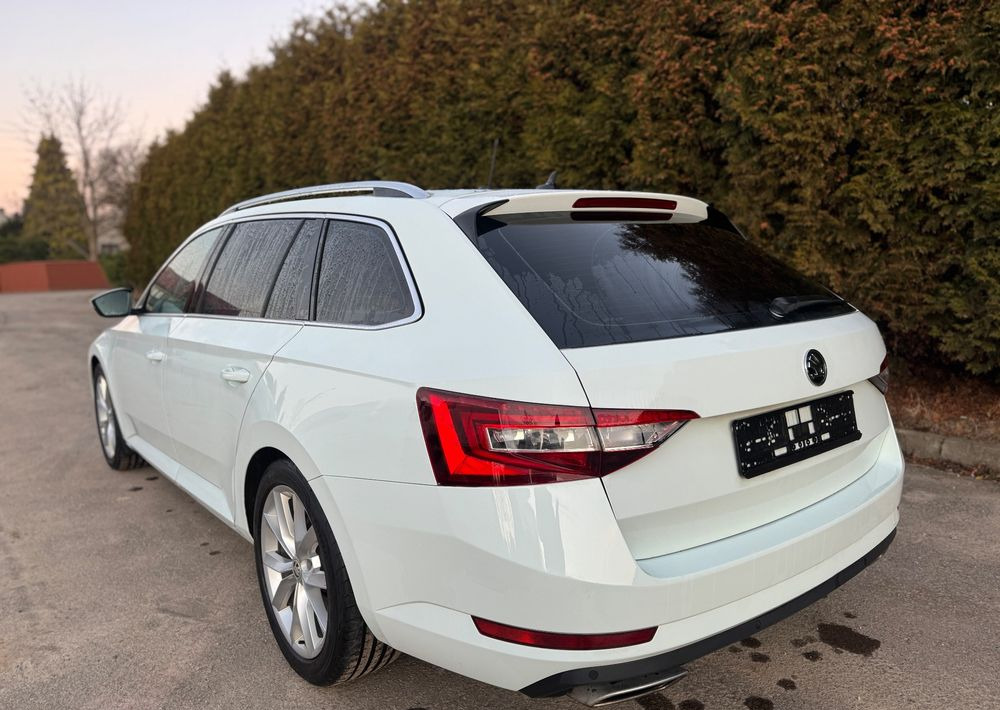 Skoda Superb 2.0 TSI 4x4 DSG SportLine - Voiture break: photos 5 Skoda Superb 2.0 TSI 4x4 DSG SportLine - Voiture break: photos 5
