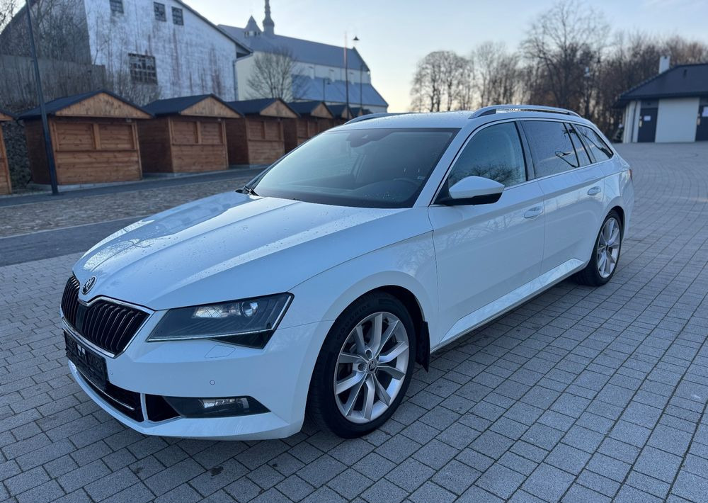 Skoda Superb 2.0 TSI 4x4 DSG SportLine - Voiture break: photos 1 Skoda Superb 2.0 TSI 4x4 DSG SportLine - Voiture break: photos 1