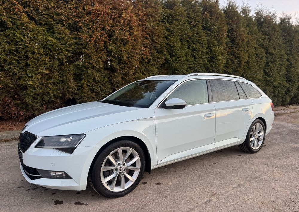 Skoda Superb 2.0 TSI 4x4 DSG SportLine - Voiture break: photos 3 Skoda Superb 2.0 TSI 4x4 DSG SportLine - Voiture break: photos 3
