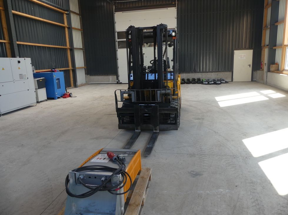 Matériel de manutention HYUNDAI 40B-9: photos 34