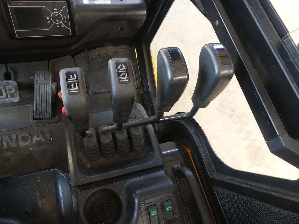 Matériel de manutention HYUNDAI 40B-9: photos 46