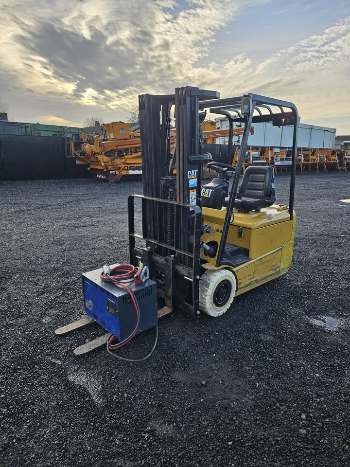 CATERPILLAR EP15 KRT - Chariot élévateur électrique: photos 2 CATERPILLAR EP15 KRT - Chariot élévateur électrique: photos 2