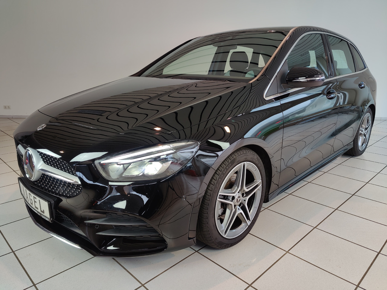 Mercedes-Benz B 200 d 8G-DCT AMG Line Navi LED Sport DAB Rükam - Voiture: photos 1 Mercedes-Benz B 200 d 8G-DCT AMG Line Navi LED Sport DAB Rükam - Voiture: photos 1