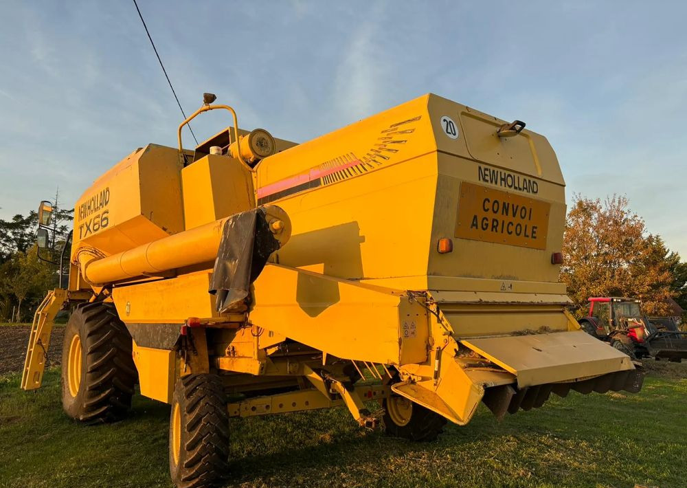 New Holland TX 66 - Moissonneuse-batteuse: photos 2 New Holland TX 66 - Moissonneuse-batteuse: photos 2