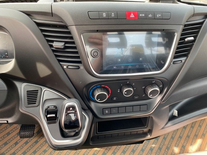 Iveco Daily 50C18HA8 Z Pritsche+Plane Iveco Daily 50C18HA8 Z Pritsche+Plane - Véhicule utilitaire plateau baché: photos 4 Iveco Daily 50C18HA8 Z Pritsche+Plane Iveco Daily 50C18HA8 Z Pritsche+Plane - Véhicule utilitaire plateau baché: photos 4