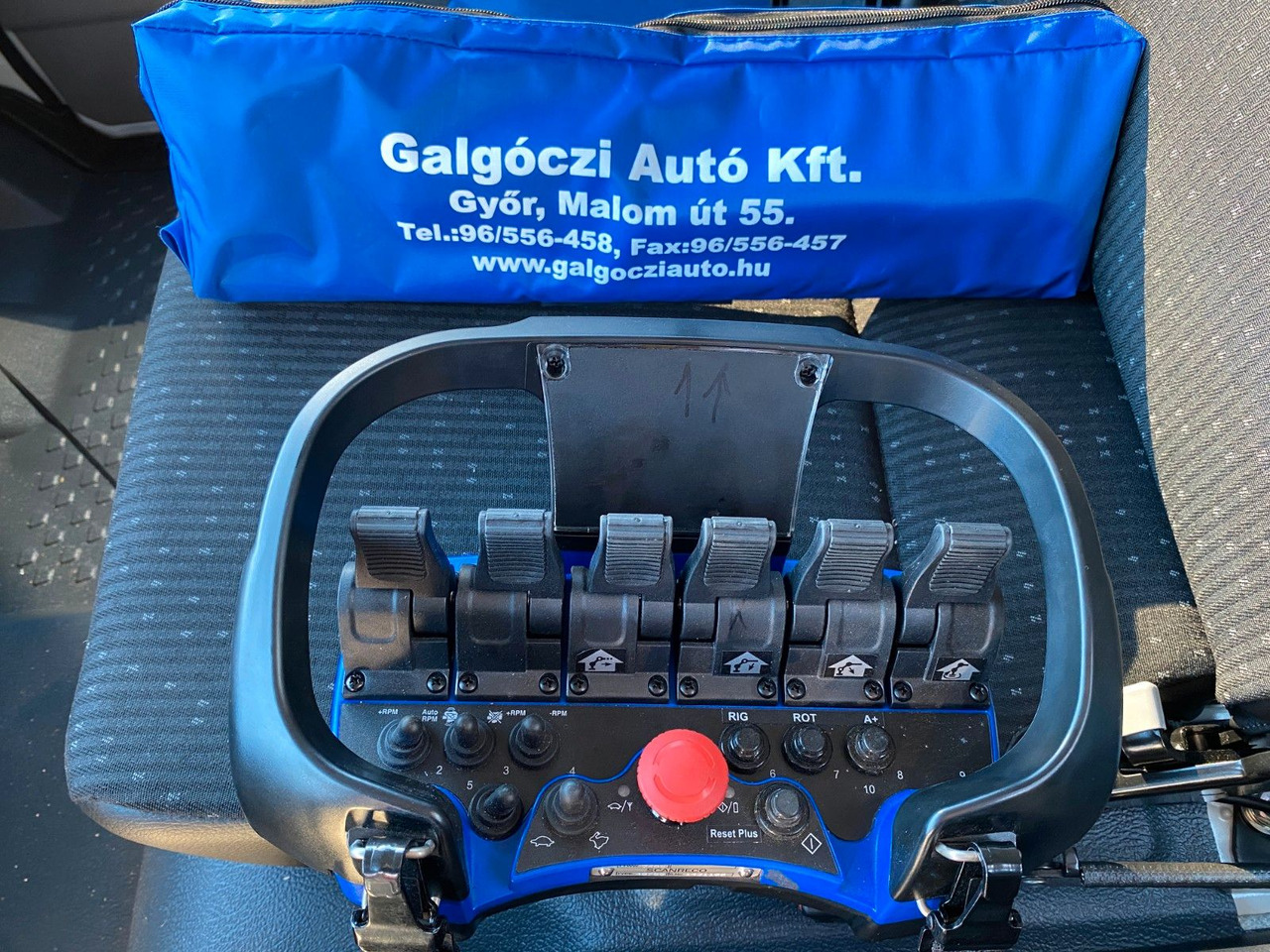 Fourgon plateau Mitsubishi FUSO CANTER 6C18 4WD PRITSCHE+PM 6522P KRAN: photos 6