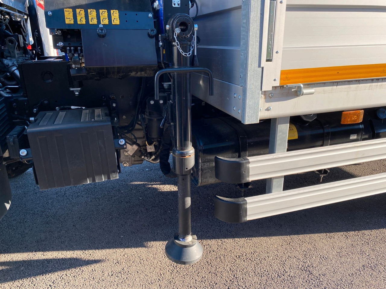 Fourgon plateau Mitsubishi FUSO CANTER 6C18 4WD PRITSCHE+PM 6522P KRAN: photos 12