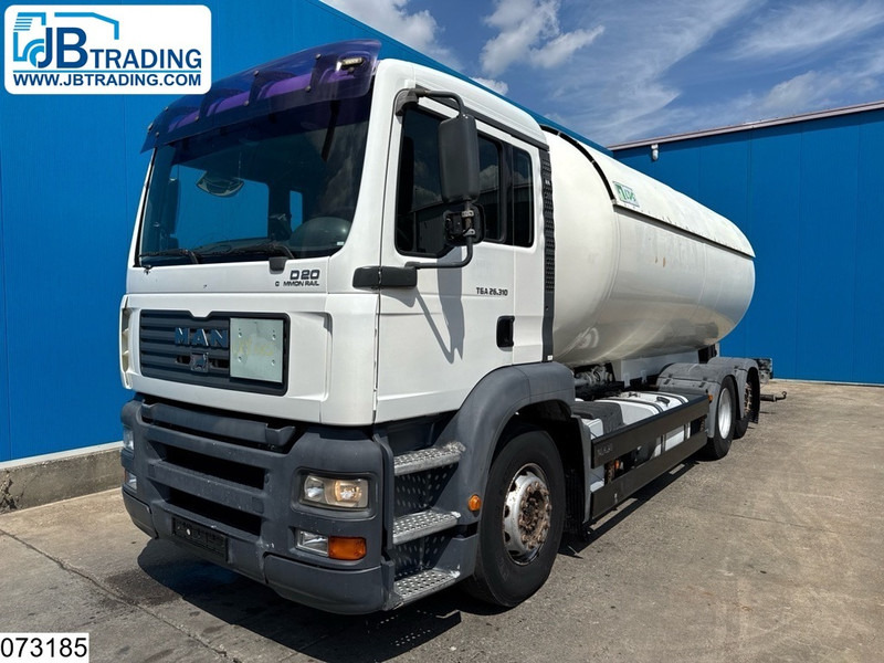 MAN TGA 26 310 6X2, 22070 Liter, PTO - Camion citerne: photos 1 MAN TGA 26 310 6X2, 22070 Liter, PTO - Camion citerne: photos 1