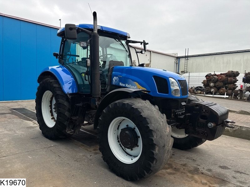 New Holland T6080 - Tracteur agricole: photos 4 New Holland T6080 - Tracteur agricole: photos 4