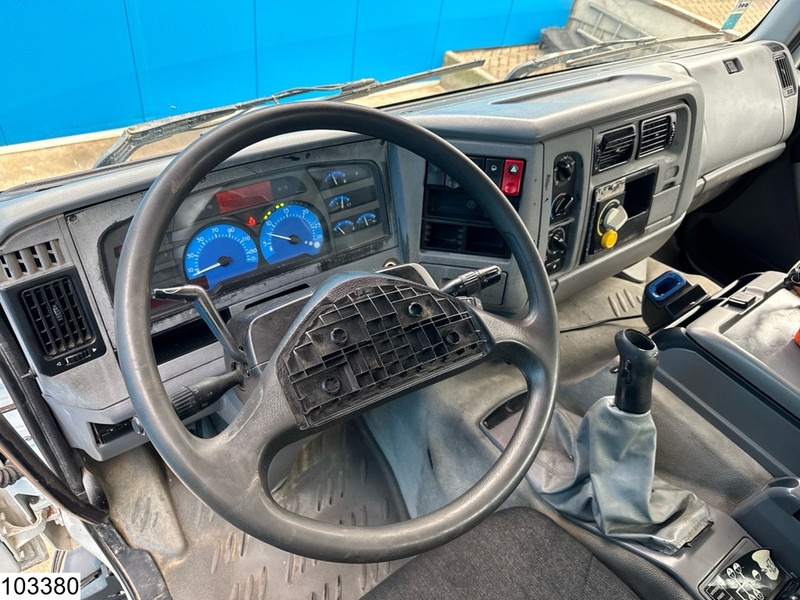 Renault Kerax 370 8x4, EURO 3, Cifa, 9m3, Remote - Camion malaxeur: photos 5 Renault Kerax 370 8x4, EURO 3, Cifa, 9m3, Remote - Camion malaxeur: photos 5