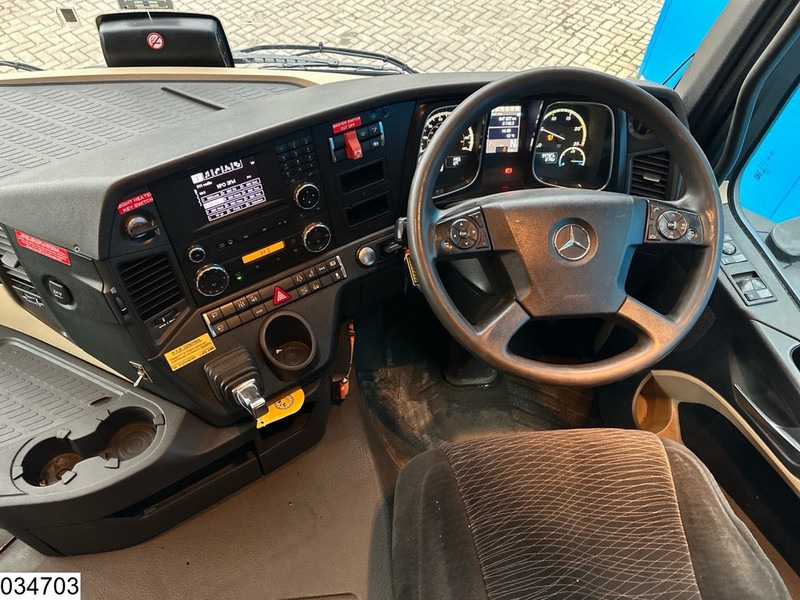Photo d'intérieur 3: Crédit-bail Mercedes-Benz Actros 2443 6x2, EURO 6, RHD, ADR, Hydraulic Mercedes-Benz Actros 2443 6x2, EURO 6, RHD, ADR, Hydraulic Photo d'intérieur 3: Crédit-bail Mercedes-Benz Actros 2443 6x2, EURO 6, RHD, ADR, Hydraulic Mercedes-Benz Actros 2443 6x2, EURO 6, RHD, ADR, Hydraulic