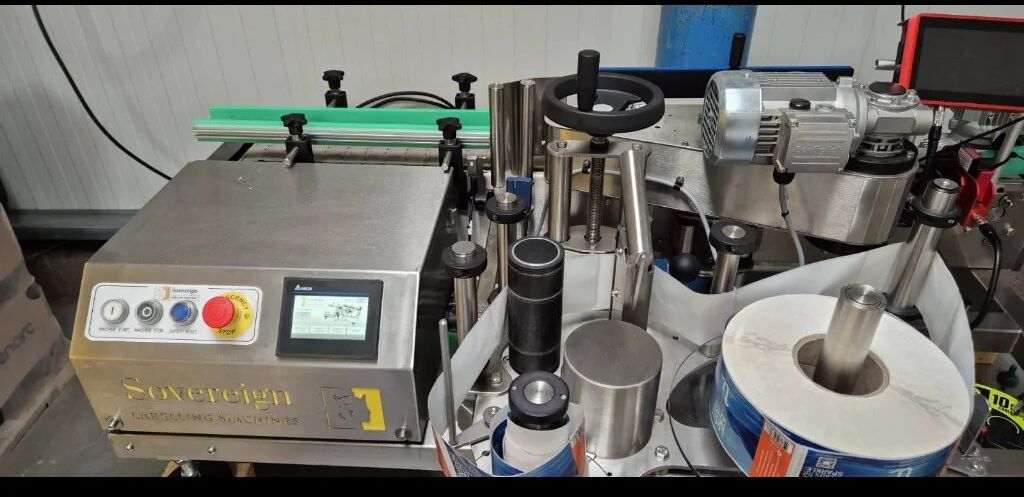 Used SOVEREIGN Labelling machine 2500 BPH - Machine à étiquettes: photos 1 Used SOVEREIGN Labelling machine 2500 BPH - Machine à étiquettes: photos 1
