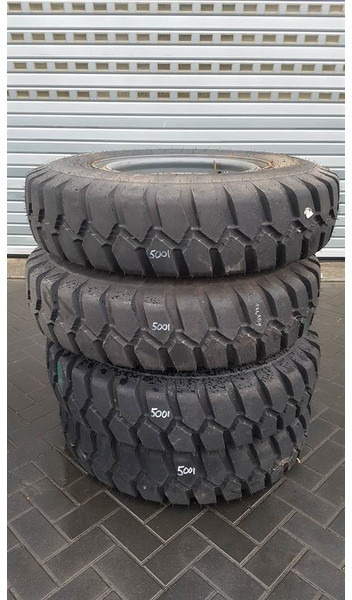ARMOR Gard 9.00-20 - Tyre/Reifen/Band - Pneus et jantes pour Engins de chantier: photos 1 ARMOR Gard 9.00-20 - Tyre/Reifen/Band - Pneus et jantes pour Engins de chantier: photos 1
