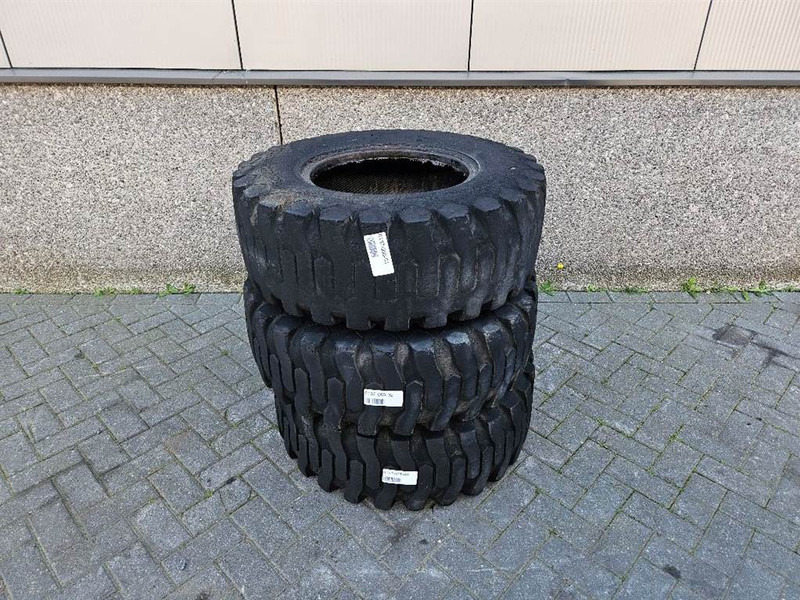 Ahlmann AL95-Titan 12.5/80-18-Tire/Reifen/Band - Pneus et jantes pour Engins de chantier: photos 1 Ahlmann AL95-Titan 12.5/80-18-Tire/Reifen/Band - Pneus et jantes pour Engins de chantier: photos 1
