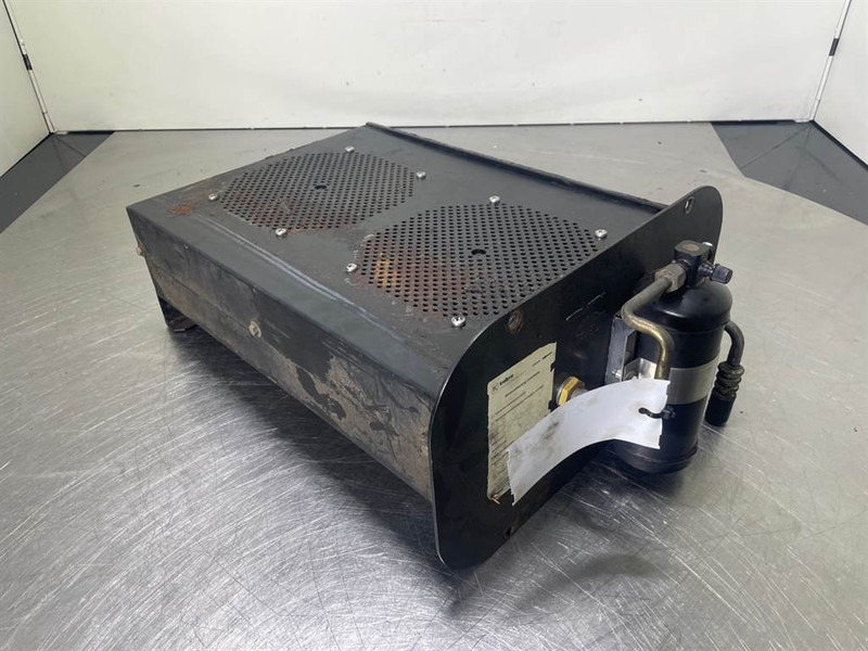 Ahlmann AZ150-4184898A-Airco condenser/Klimakondensator - Frame/ Châssis pour Engins de chantier: photos 3 Ahlmann AZ150-4184898A-Airco condenser/Klimakondensator - Frame/ Châssis pour Engins de chantier: photos 3