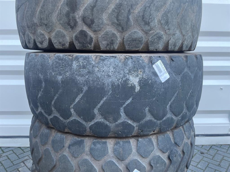 Ahlmann -Michelin 17.5R25-Tire/Reifen/Band - Pneus et jantes pour Engins de chantier: photos 4 Ahlmann -Michelin 17.5R25-Tire/Reifen/Band - Pneus et jantes pour Engins de chantier: photos 4