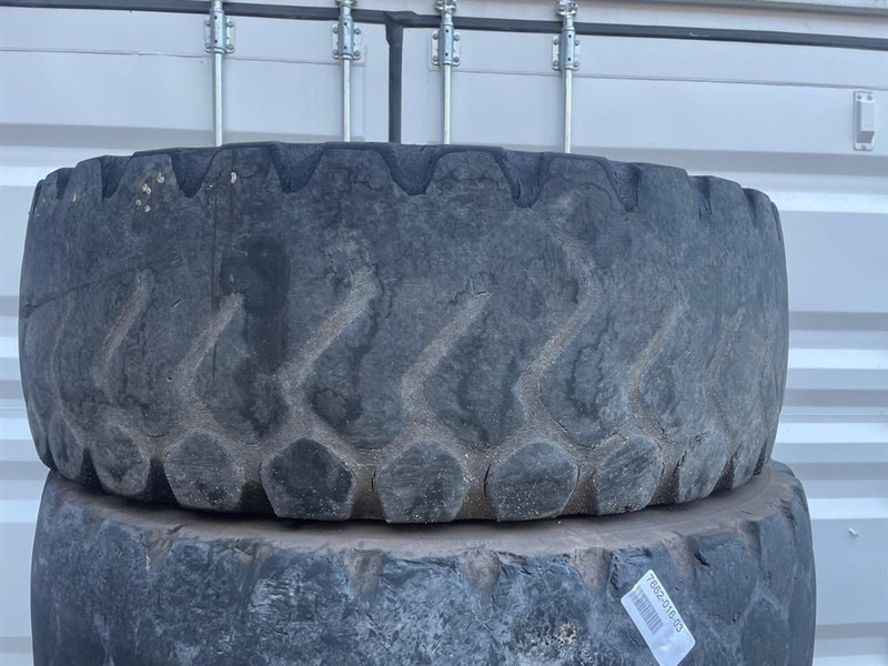 Ahlmann -Michelin 17.5R25-Tire/Reifen/Band - Pneus et jantes pour Engins de chantier: photos 5 Ahlmann -Michelin 17.5R25-Tire/Reifen/Band - Pneus et jantes pour Engins de chantier: photos 5