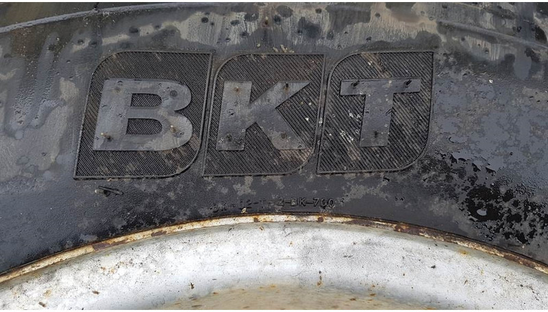 BKT 405/70-20 (16/70-20) - Tyre/Reifen/Band - Pneus et jantes pour Engins de chantier: photos 3 BKT 405/70-20 (16/70-20) - Tyre/Reifen/Band - Pneus et jantes pour Engins de chantier: photos 3