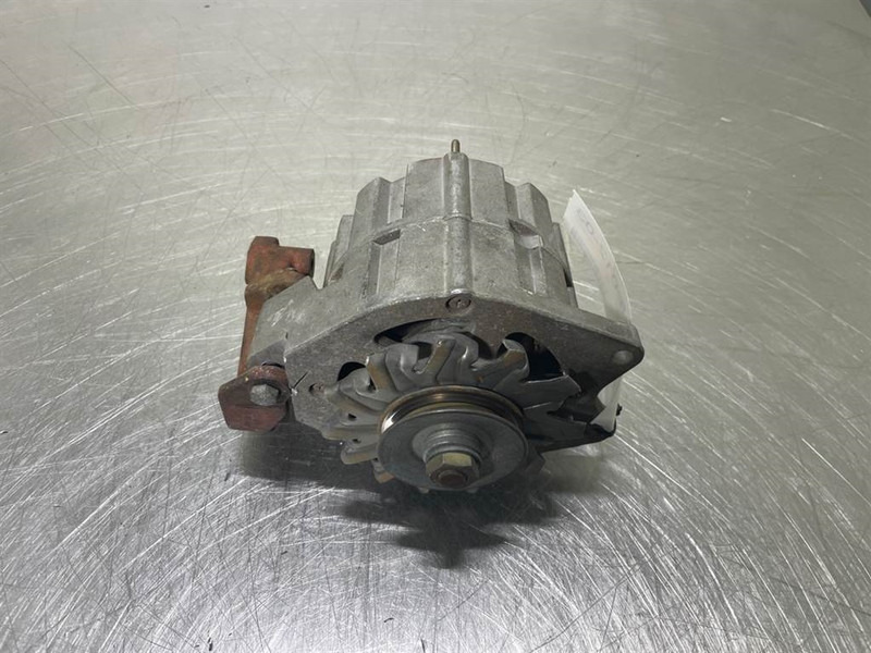 Bosch 0120488208-28V 35A-Alternator/Lichtmaschine/Dynamo - Moteur pour Engins de chantier: photos 1 Bosch 0120488208-28V 35A-Alternator/Lichtmaschine/Dynamo - Moteur pour Engins de chantier: photos 1