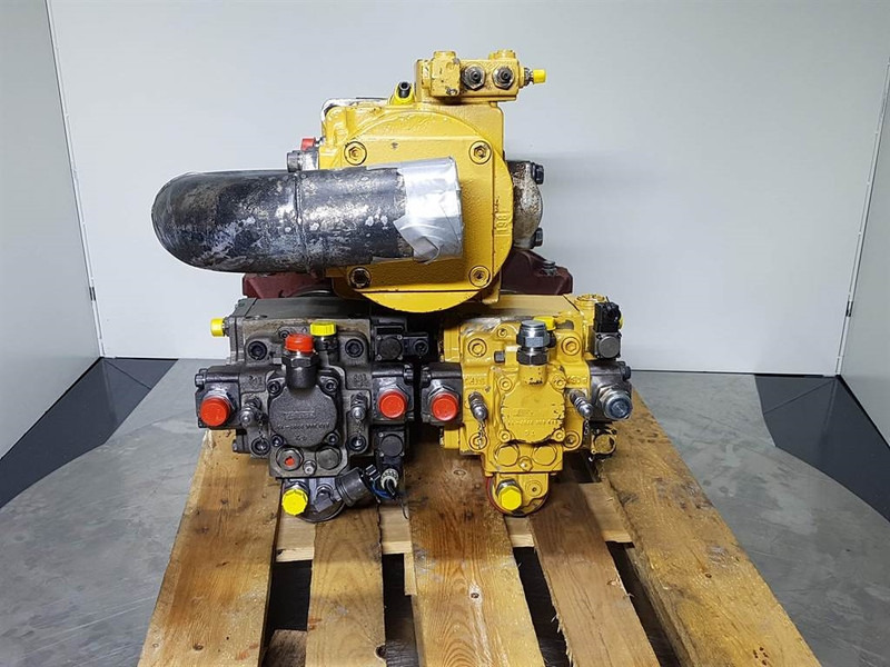 Cat 580B / Ecolog 580 - Transmission/Getriebe - Boîte de vitesse et pièces pour Engins de chantier: photos 4 Cat 580B / Ecolog 580 - Transmission/Getriebe - Boîte de vitesse et pièces pour Engins de chantier: photos 4