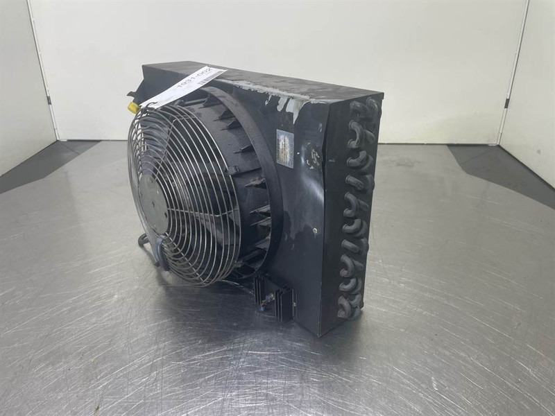 Cat 928G-Avrora - 175-ED2-0001a - Airco condenser - Frame/ Châssis pour Engins de chantier: photos 2 Cat 928G-Avrora - 175-ED2-0001a - Airco condenser - Frame/ Châssis pour Engins de chantier: photos 2