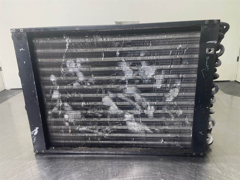 Cat 928G-Avrora - 175-ED2-0001a - Airco condenser - Frame/ Châssis pour Engins de chantier: photos 4 Cat 928G-Avrora - 175-ED2-0001a - Airco condenser - Frame/ Châssis pour Engins de chantier: photos 4