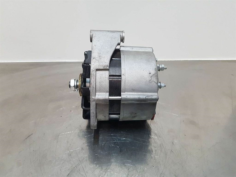 Deutz 28V 27A - Alternator/Lichtmaschine/Dynamo - Moteur pour Engins de chantier: photos 3 Deutz 28V 27A - Alternator/Lichtmaschine/Dynamo - Moteur pour Engins de chantier: photos 3