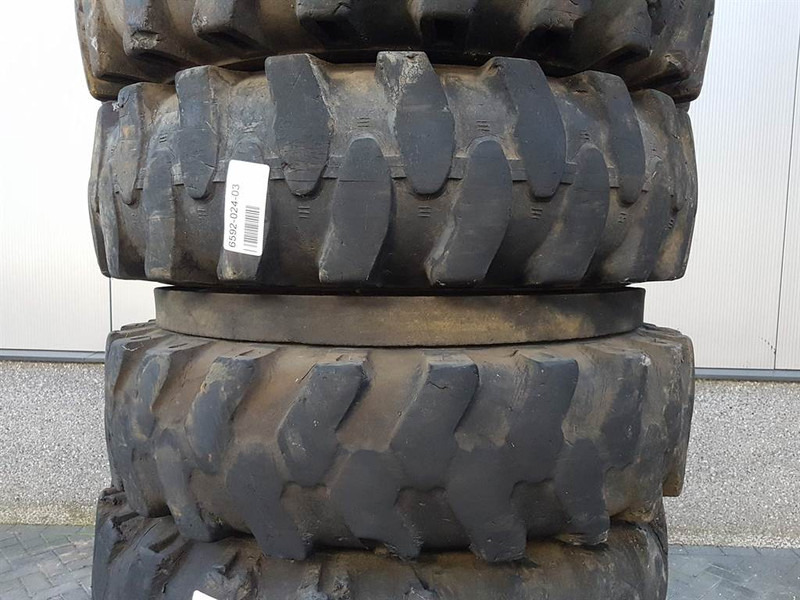 Furukawa W725LS-10.00-20-Tire/Reifen/Band - Pneus et jantes pour Engins de chantier: photos 4 Furukawa W725LS-10.00-20-Tire/Reifen/Band - Pneus et jantes pour Engins de chantier: photos 4