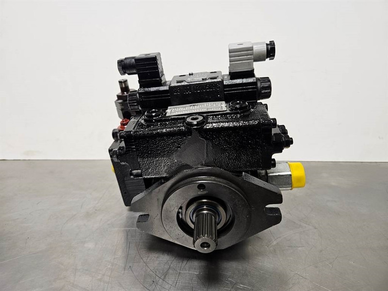 Giant 451T-Bondioli& Pavesi M4PV28-28-Drive pump/Rijpomp - Hydraulique pour Engins de chantier: photos 2 Giant 451T-Bondioli& Pavesi M4PV28-28-Drive pump/Rijpomp - Hydraulique pour Engins de chantier: photos 2