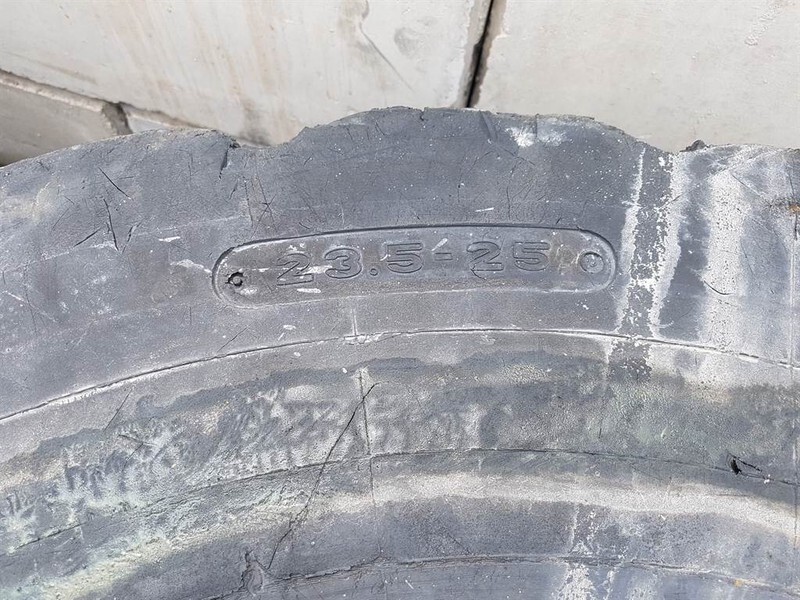 Goodyear 23.5-25 - Tyre/Reifen/Band - Pneu pour Engins de chantier: photos 4 Goodyear 23.5-25 - Tyre/Reifen/Band - Pneu pour Engins de chantier: photos 4