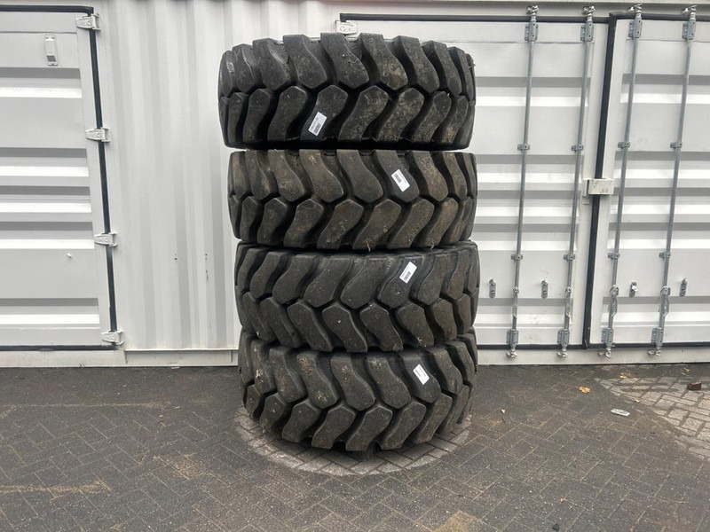 Hitachi ZW150PL-Michelin 20.5-R25-Tire/Reifen/Band - Pneus et jantes pour Engins de chantier: photos 1 Hitachi ZW150PL-Michelin 20.5-R25-Tire/Reifen/Band - Pneus et jantes pour Engins de chantier: photos 1
