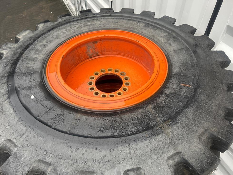 Hitachi ZW150PL-Michelin 20.5-R25-Tire/Reifen/Band - Pneus et jantes pour Engins de chantier: photos 4 Hitachi ZW150PL-Michelin 20.5-R25-Tire/Reifen/Band - Pneus et jantes pour Engins de chantier: photos 4