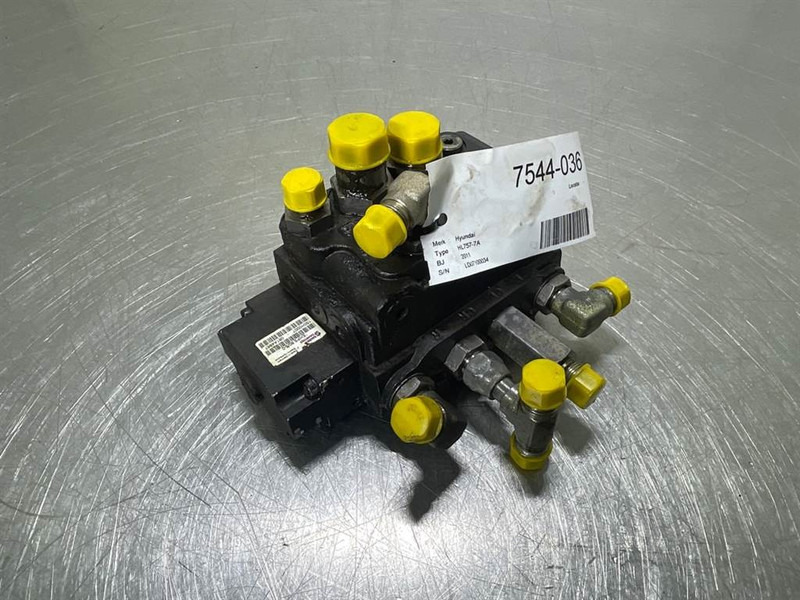 Hyundai HL757-7A-31LD-30020 / EHPS80/ 8-0-Steeringvalve - Hydraulique pour Engins de chantier: photos 1 Hyundai HL757-7A-31LD-30020 / EHPS80/ 8-0-Steeringvalve - Hydraulique pour Engins de chantier: photos 1