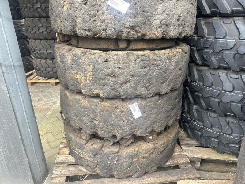 Liebherr A934C-12.00-20-Tire/Reifen/Band - Pneus et jantes pour Engins de chantier: photos 2 Liebherr A934C-12.00-20-Tire/Reifen/Band - Pneus et jantes pour Engins de chantier: photos 2