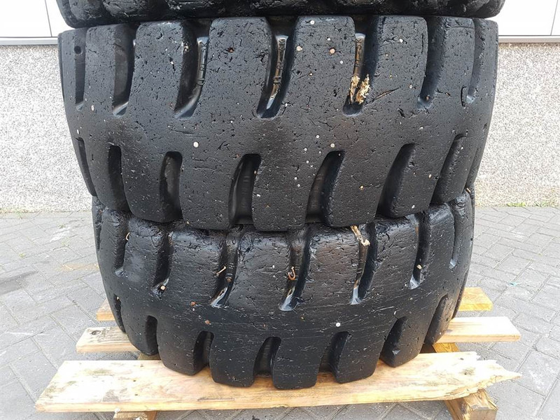 Liebherr L514 Stereo-Goodyear 17.5R25-Tire/Reifen/Band - Pneu pour Engins de chantier: photos 4 Liebherr L514 Stereo-Goodyear 17.5R25-Tire/Reifen/Band - Pneu pour Engins de chantier: photos 4