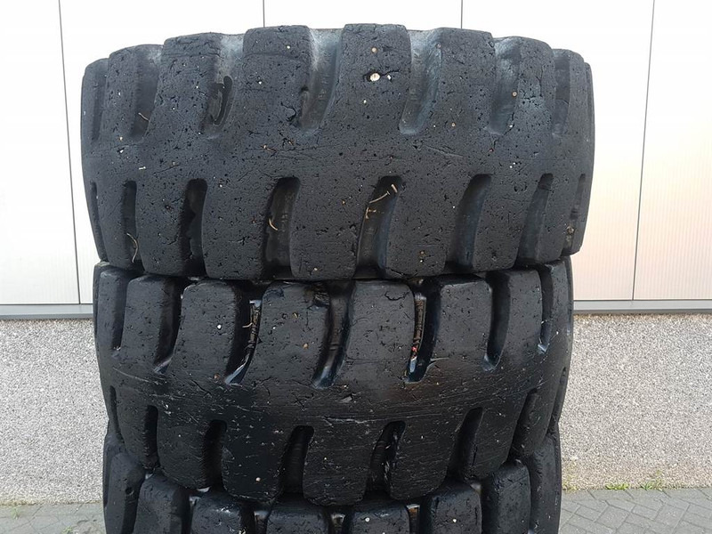 Liebherr L514 Stereo-Goodyear 17.5R25-Tire/Reifen/Band - Pneu pour Engins de chantier: photos 3 Liebherr L514 Stereo-Goodyear 17.5R25-Tire/Reifen/Band - Pneu pour Engins de chantier: photos 3