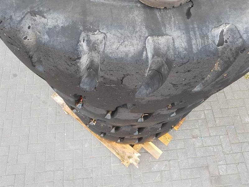 Liebherr L514 Stereo-Goodyear 17.5R25-Tire/Reifen/Band - Pneu pour Engins de chantier: photos 5 Liebherr L514 Stereo-Goodyear 17.5R25-Tire/Reifen/Band - Pneu pour Engins de chantier: photos 5