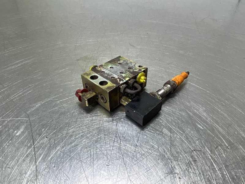 Liebherr L524-10444143 / 11341172-Lubricating system - Frame/ Châssis pour Engins de chantier: photos 3 Liebherr L524-10444143 / 11341172-Lubricating system - Frame/ Châssis pour Engins de chantier: photos 3