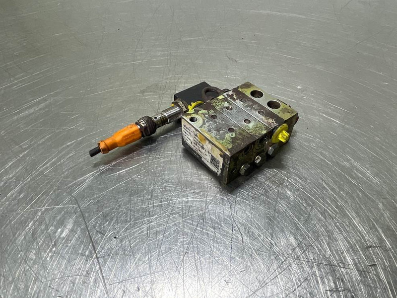 Liebherr L524-10444143 / 11341172-Lubricating system - Frame/ Châssis pour Engins de chantier: photos 1 Liebherr L524-10444143 / 11341172-Lubricating system - Frame/ Châssis pour Engins de chantier: photos 1
