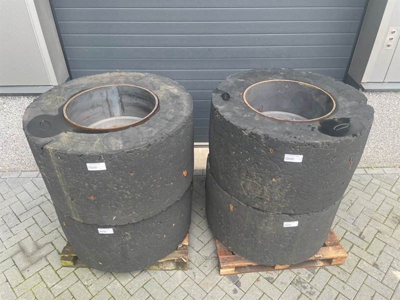 Liebherr LH40M-Trelleborg Brawler 45x10x24-Tire/Reifen/Band - Pneus et jantes pour Engins de chantier: photos 2 Liebherr LH40M-Trelleborg Brawler 45x10x24-Tire/Reifen/Band - Pneus et jantes pour Engins de chantier: photos 2