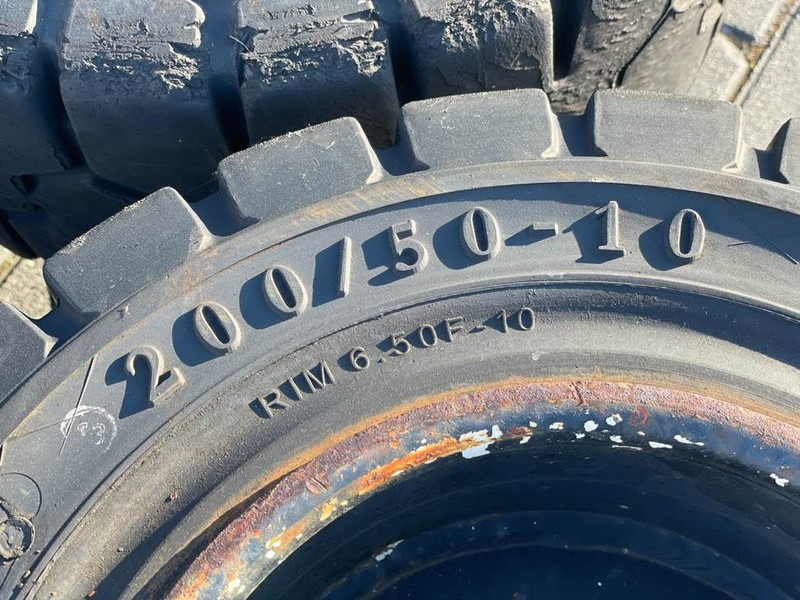 Linde -Trelleborg 200/50-10-Tire/Reifen/Band - Pneus et jantes pour Engins de chantier: photos 5 Linde -Trelleborg 200/50-10-Tire/Reifen/Band - Pneus et jantes pour Engins de chantier: photos 5