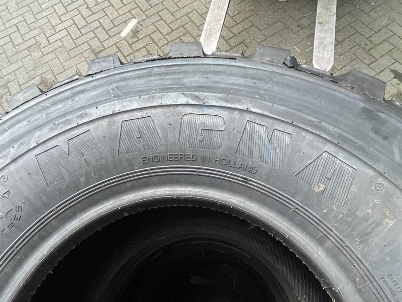 Magna 405/70R18-Tire/Reifen/Band - Pneus et jantes pour Engins de chantier: photos 5 Magna 405/70R18-Tire/Reifen/Band - Pneus et jantes pour Engins de chantier: photos 5