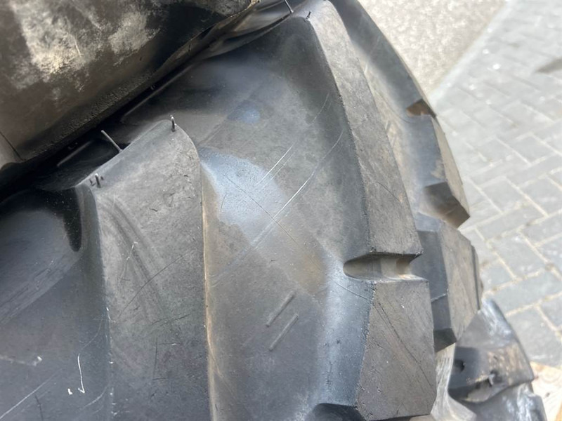Manitou MRT2145-Mitas 18-19.5-Tire/Reifen/Band - Pneus et jantes pour Engins de chantier: photos 4 Manitou MRT2145-Mitas 18-19.5-Tire/Reifen/Band - Pneus et jantes pour Engins de chantier: photos 4
