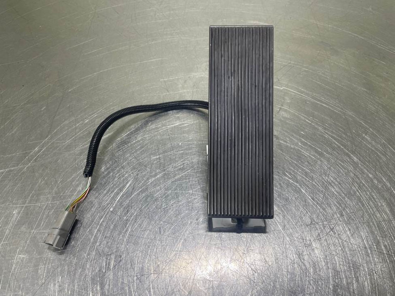 Mecalac 12MTX-5270656-Gas pedal - Cabine et intérieur pour Engins de chantier: photos 3 Mecalac 12MTX-5270656-Gas pedal - Cabine et intérieur pour Engins de chantier: photos 3